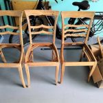 geschliffene Stühle in der Werkstatt
