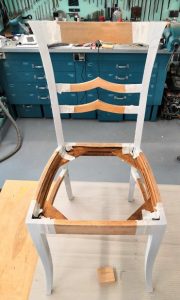 grundierter Stuhl